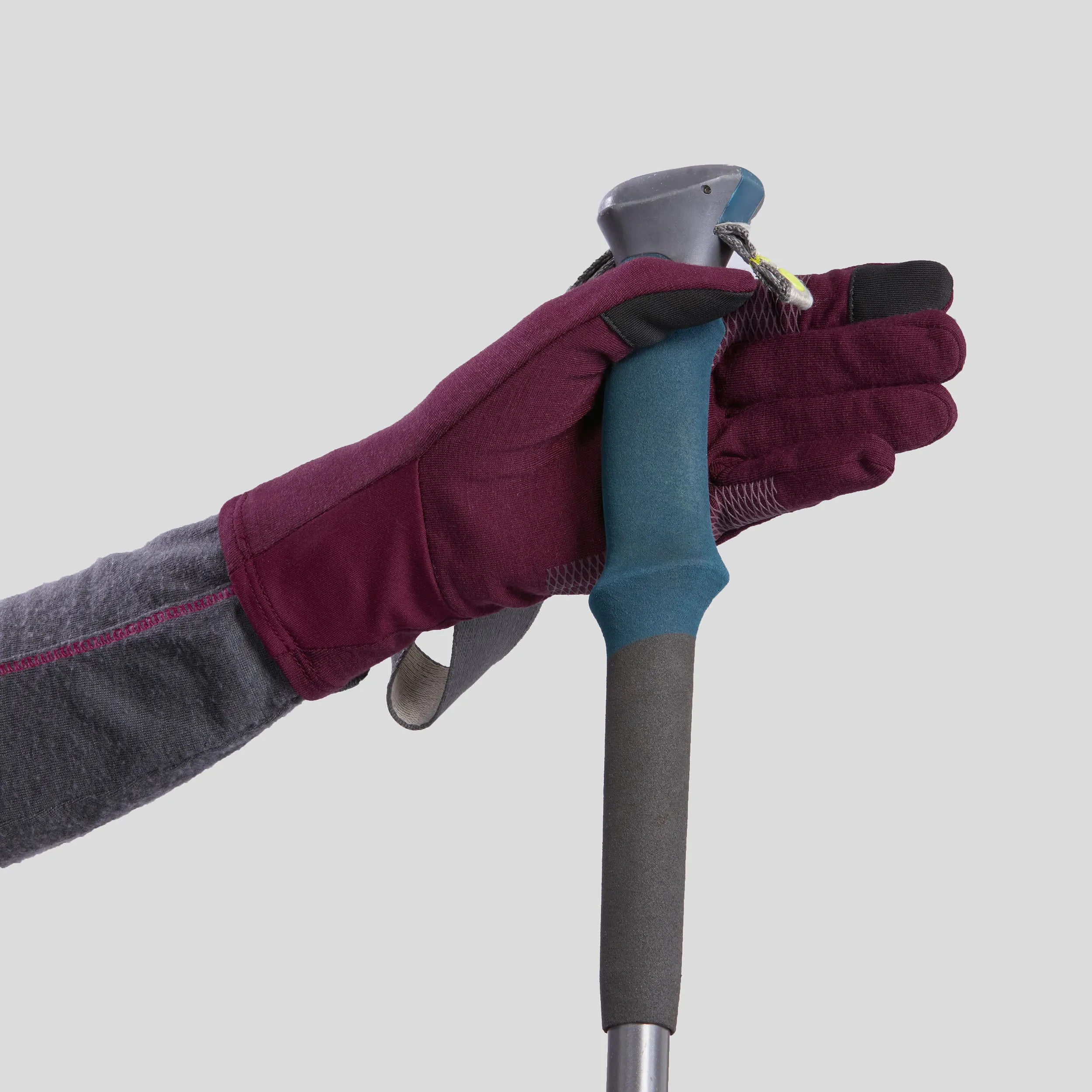 Hiking gloves made of merino wool for adults Forclaz MT500, dark burgundy