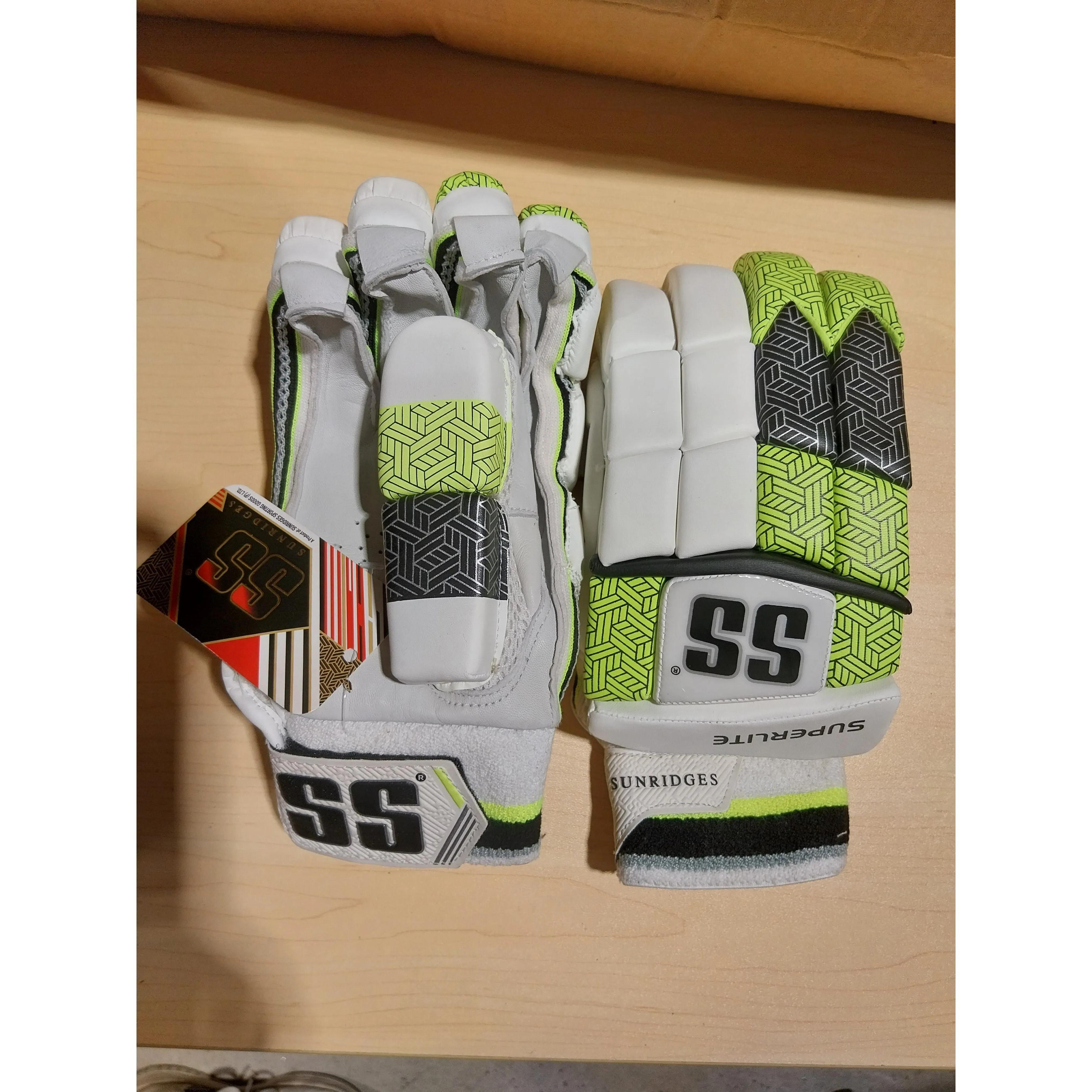 SS Ton Superlite Batting Gloves